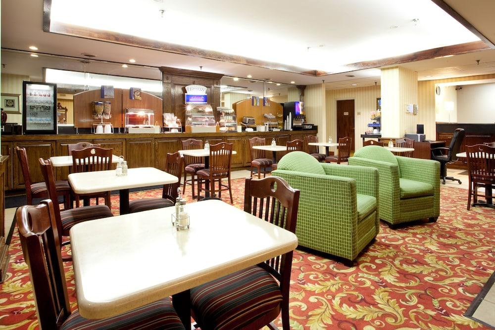 Holiday Inn Express - Chester By Ihg Exterior foto