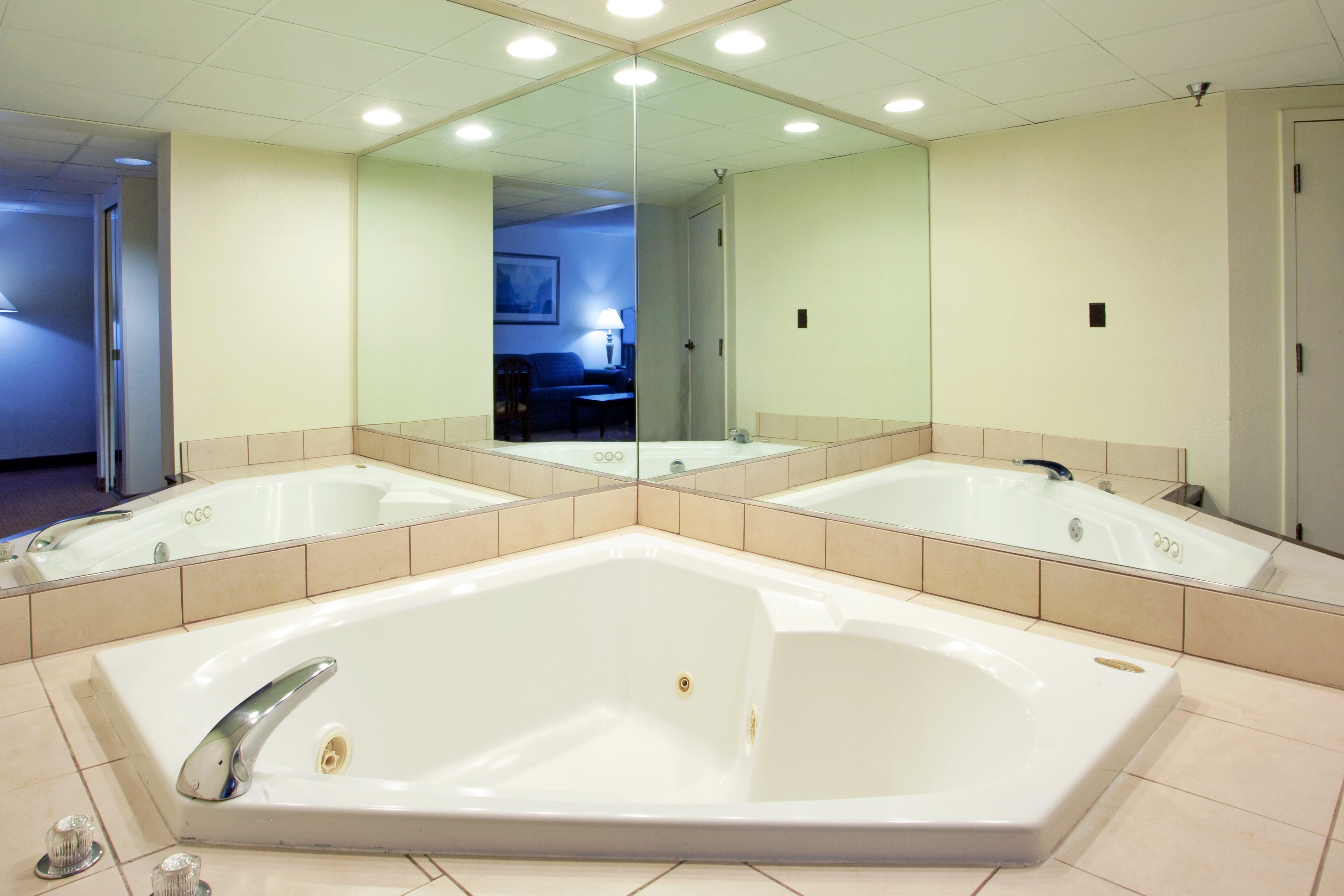 Holiday Inn Express - Chester By Ihg Exterior foto
