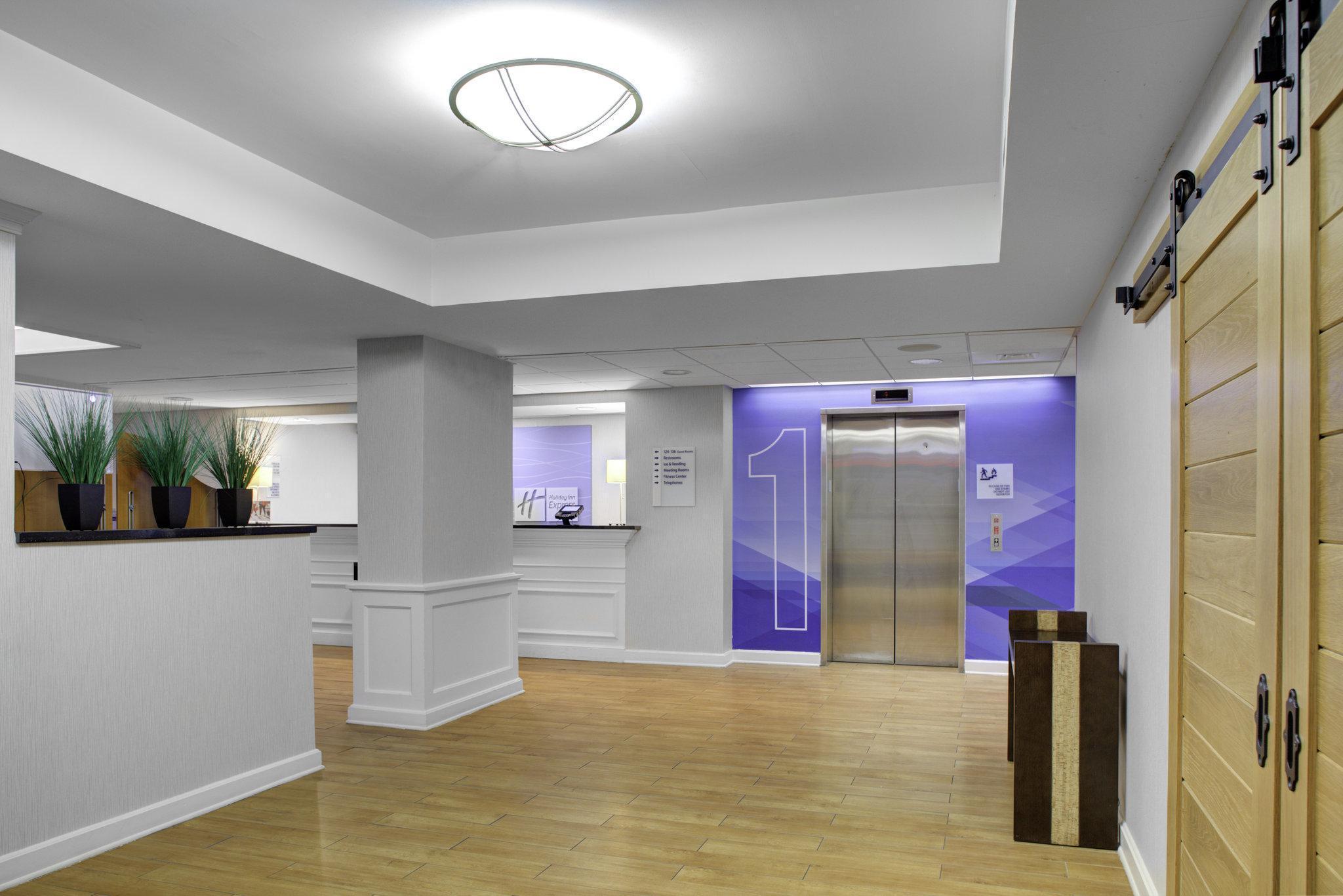 Holiday Inn Express - Chester By Ihg Exterior foto