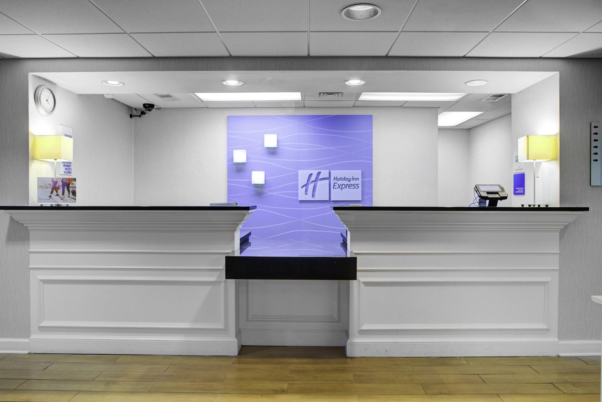 Holiday Inn Express - Chester By Ihg Exterior foto
