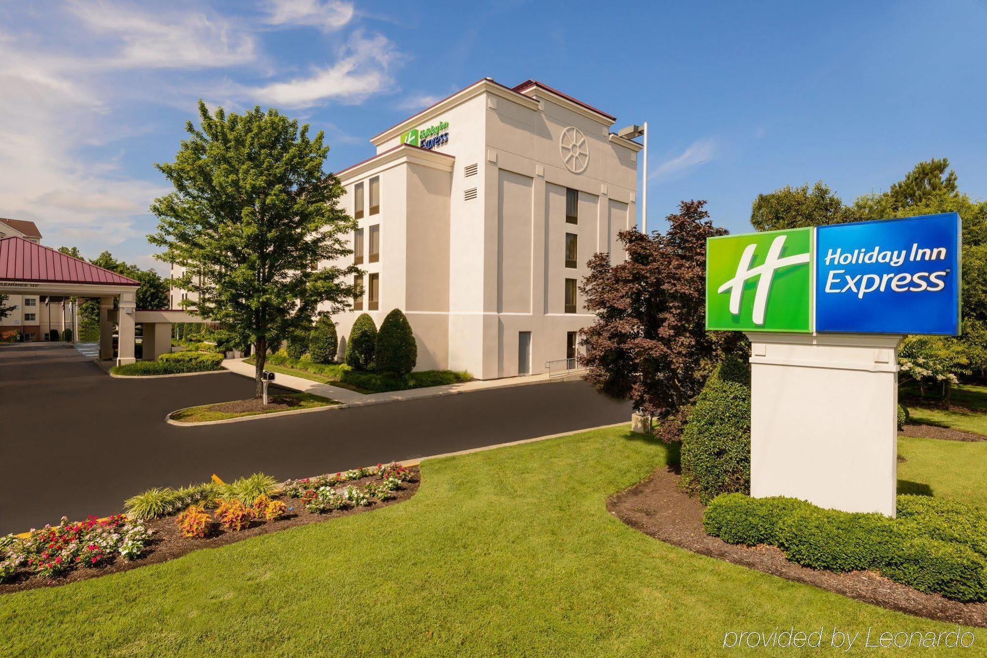 Holiday Inn Express - Chester By Ihg Exterior foto