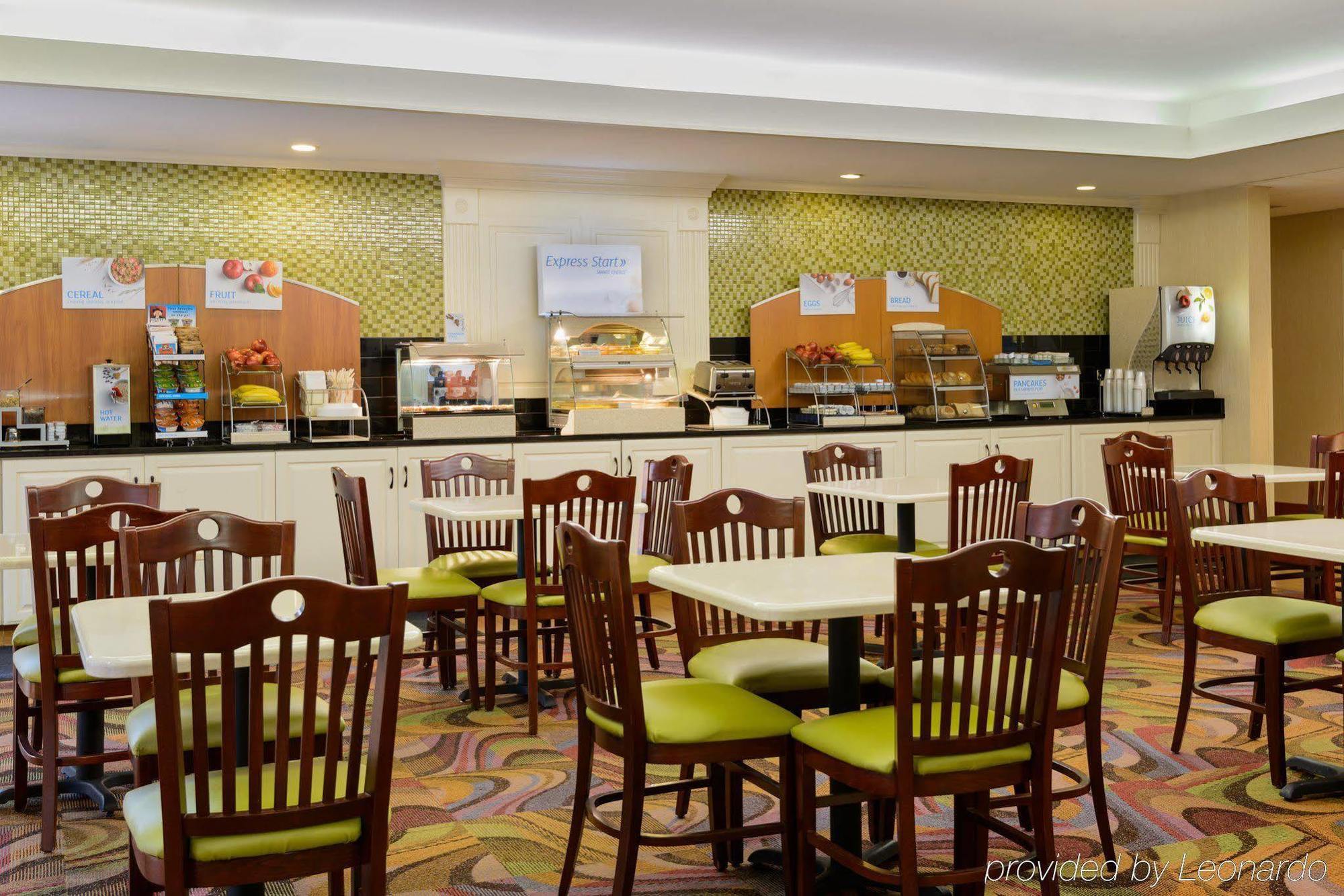 Holiday Inn Express - Chester By Ihg Exterior foto