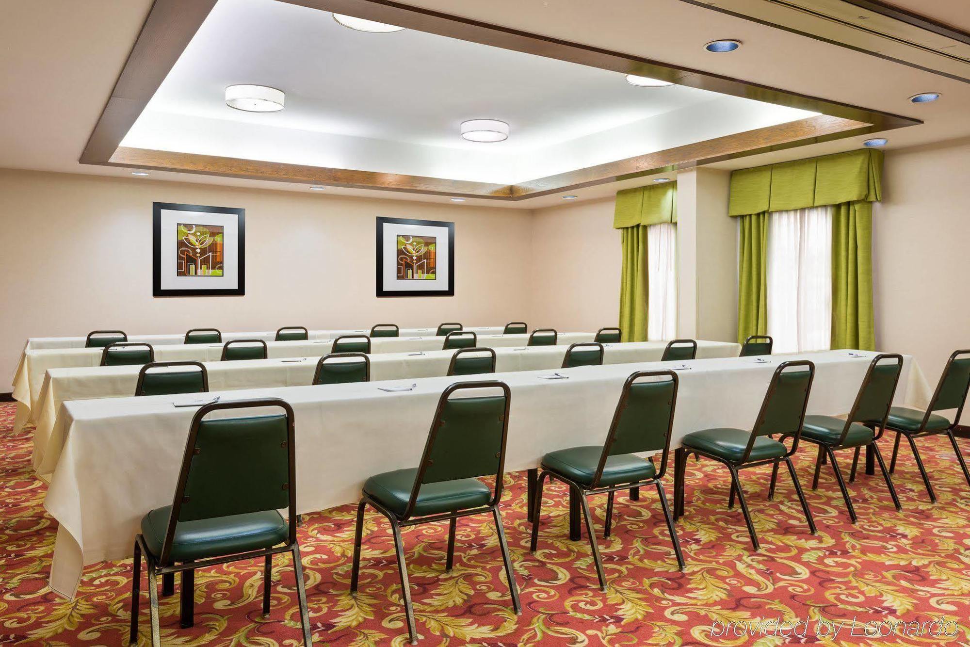 Holiday Inn Express - Chester By Ihg Exterior foto